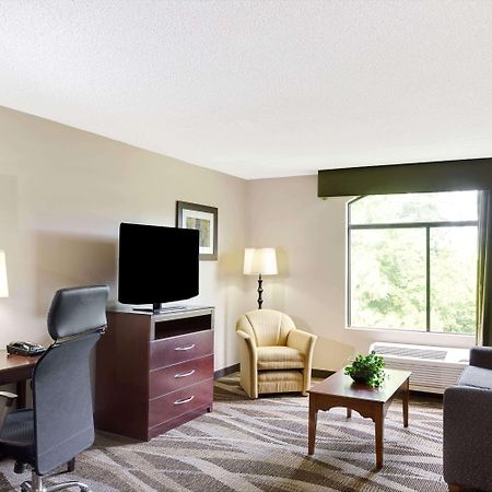 Wingate By Wyndham Raleigh Durham / Airport Otel Dış mekan fotoğraf